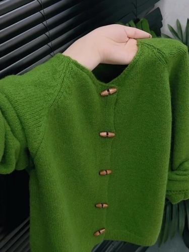 Women's Large Size Knit Cardigan with Green Horn Buttons - New 2025 Autumn/Winter Style, Long Sleeve, Round Neck, Youthful and Stylish Top