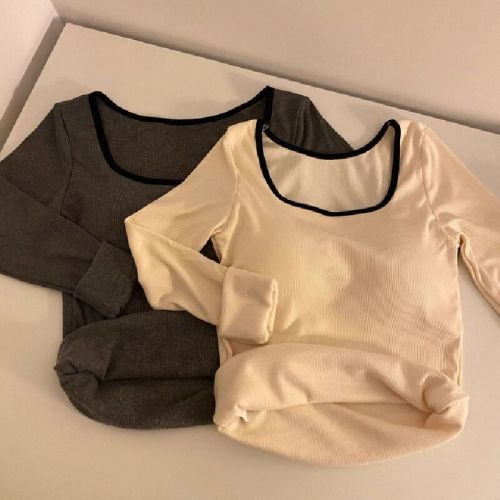 Gray long-sleeved square-neck T-shirt with chest padding, women's autumn/winter slim-fit base layer top, fleece-lined and thickened upper garment.