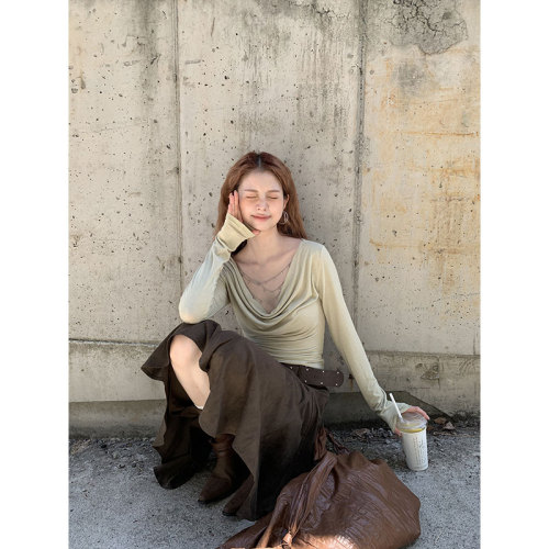 A chain-link long-sleeved base shirt for early autumn, new slim-fit T-shirt with design details, collar-style top.