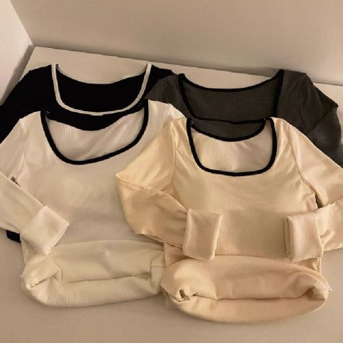 Gray long-sleeved square-neck T-shirt with chest padding, women's autumn/winter slim-fit base layer top, fleece-lined and thickened upper garment.