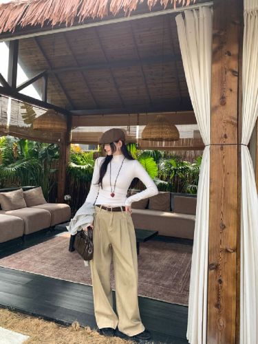 Women's Halter Neck Slim Fit Crew Neck Top as a Base Layer for Autumn/Winter 2025, Absolutely Beautiful Pink T-Shirt