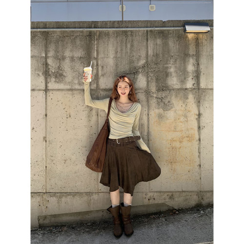 A chain-link long-sleeved base shirt for early autumn, new slim-fit T-shirt with design details, collar-style top.