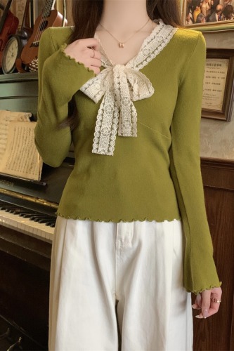 Real-shot autumn/winter Korean-style lace trim with ruffled edges, bow tie, V-neck, and velvet-lined knit sweater/hoodie.