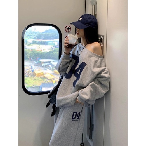 Loose, high-end off-shoulder hoodie with wide-leg trousers—two-piece set