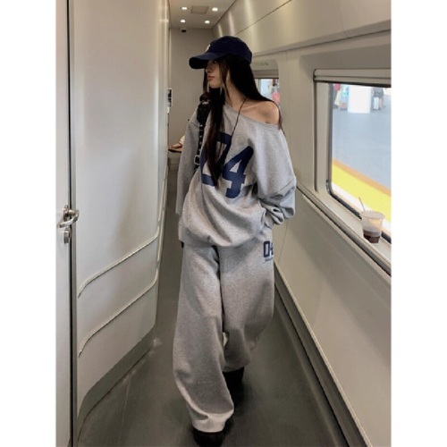 Loose, high-end off-shoulder hoodie with wide-leg trousers—two-piece set