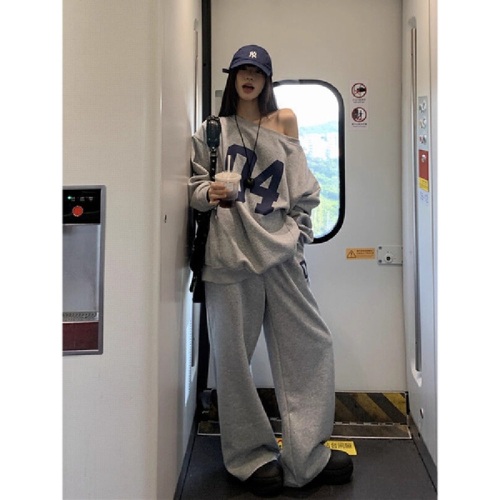 Loose, high-end off-shoulder hoodie with wide-leg trousers—two-piece set