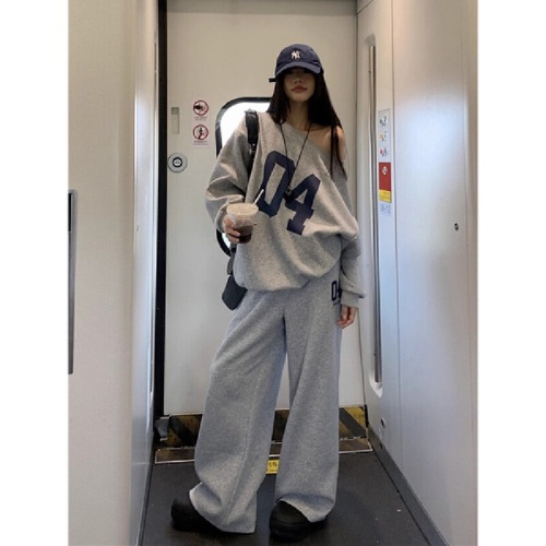 Loose, high-end off-shoulder hoodie with wide-leg trousers—two-piece set