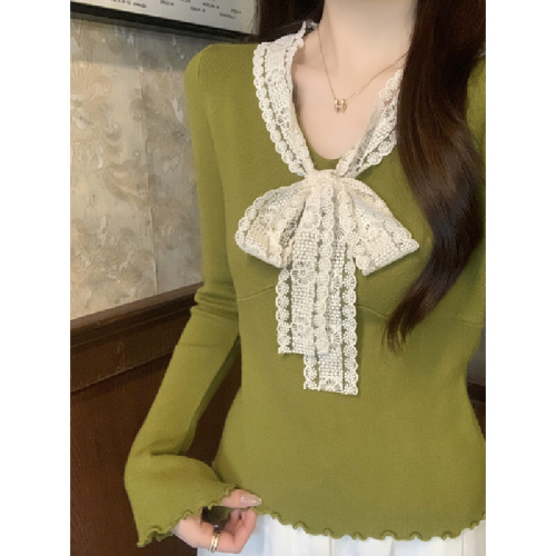 Real-shot autumn/winter Korean-style lace trim with ruffled edges, bow tie, V-neck, and velvet-lined knit sweater/hoodie.