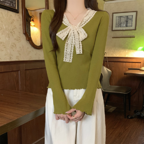 Real-shot autumn/winter Korean-style lace trim with ruffled edges, bow tie, V-neck, and velvet-lined knit sweater/hoodie.