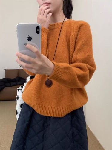 Round-neck long-sleeved sweater for women, Korean-style solid-color knitted top, simple high-waisted bottoming knit shirt that makes legs appear longer.