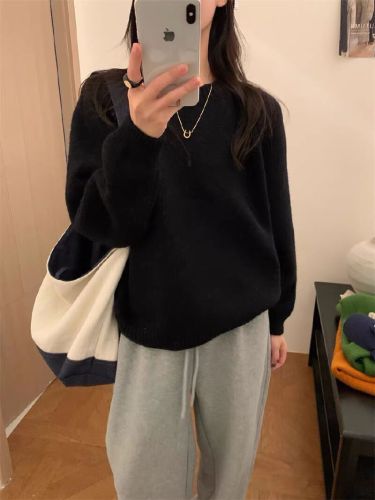Round-neck long-sleeved sweater for women, Korean-style solid-color knitted top, simple high-waisted bottoming knit shirt that makes legs appear longer.