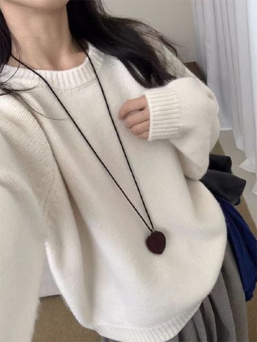 Round-neck long-sleeved sweater for women, Korean-style solid-color knitted top, simple high-waisted bottoming knit shirt that makes legs appear longer.