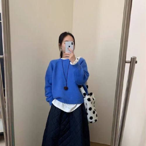 Round-neck long-sleeved sweater for women, Korean-style solid-color knitted top, simple high-waisted bottoming knit shirt that makes legs appear longer.