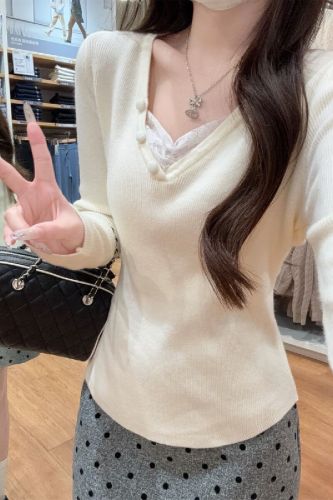 Real-shot autumn/winter Korean-style alluring lace-mesh V-neck button-designed Andi velvet inner knit top.