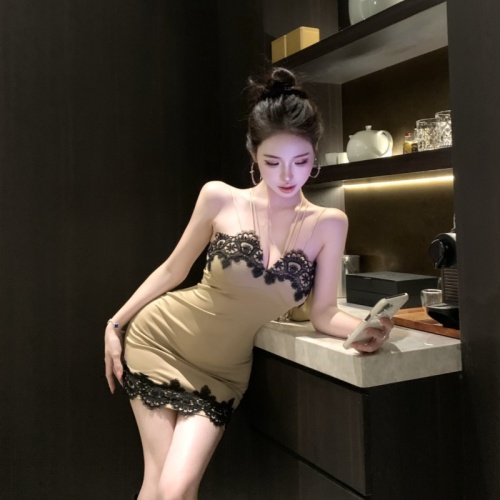 Real-shot: Hot girl strap slim-fit, figure-flattering, hip-hugging short dress