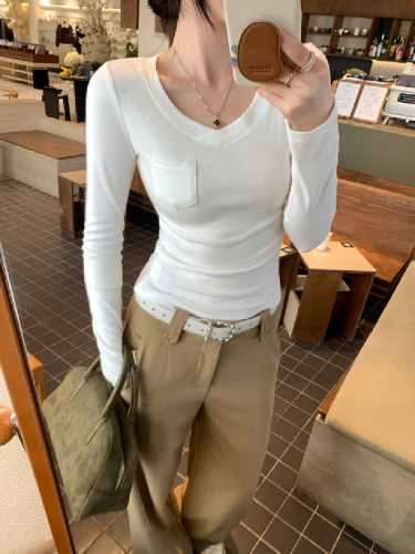 Photographed Unique and Beautiful Pocket V-Neck Straight Shoulder Base Shirt T-Shirt for Women Autumn/Winter 2025 New Slimming Fitting Top