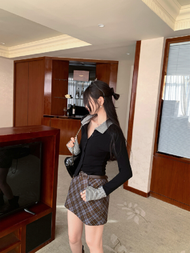 Photographed Image Korean-style Color-block Striped Splicing Collar Design Women's Winter 2025 New Slimming Top