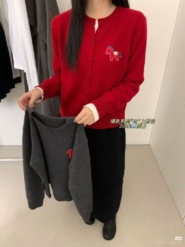 2025 Autumn New Korean Style Fashion Round Neck Loose Slimming Versatile Embroidered Knit Cardigan