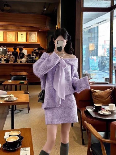 Korean-style sophisticated bow-knot knitted autumn/winter relaxed-fit, stylish, figure-flattering sweater + arm-sheath skirt set