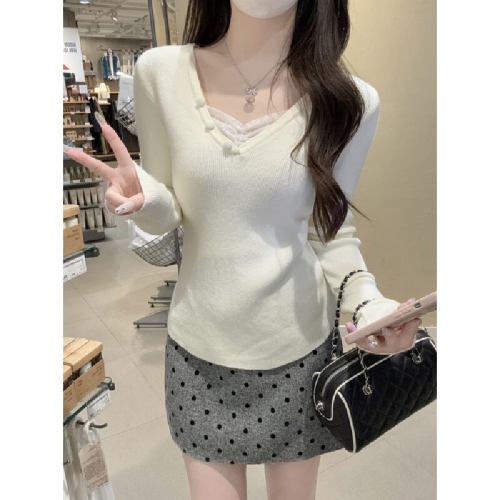 Real-shot autumn/winter Korean-style alluring lace-mesh V-neck button-designed Andi velvet inner knit top.