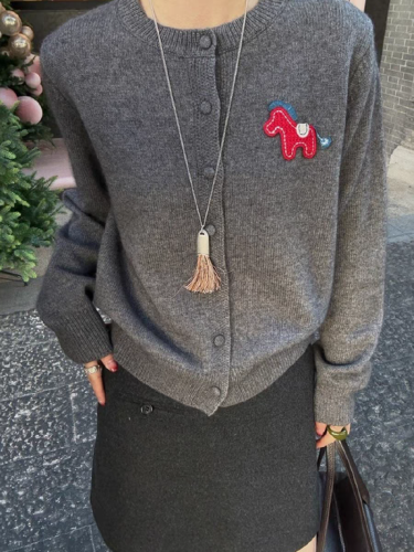 2025 Autumn New Korean Style Fashion Round Neck Loose Slimming Versatile Embroidered Knit Cardigan