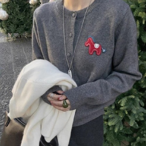 2025 Autumn New Korean Style Fashion Round Neck Loose Slimming Versatile Embroidered Knit Cardigan