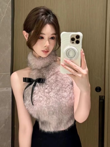 Autumn New Arrival Pure Desire Plush V-Neck Insulating Backless Top for Women, Slimming and Figure-Shaping, Adjustable Straps with Built-in Bra Pads, Versatile Top