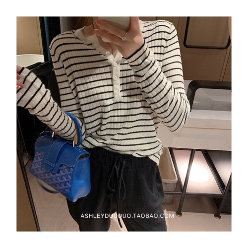 Gentle wind stripe T-shirt for women 2020 new early autumn bottoming shirt long sleeve top loose thin V-Neck Sweater