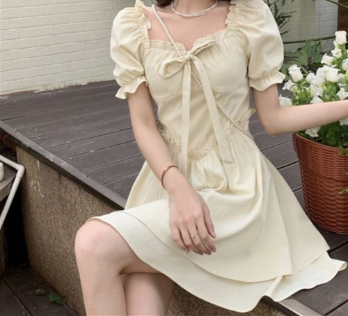 Square neck bubble sleeve dress women's summer 2022 new French gentle style design sense of niche skirt