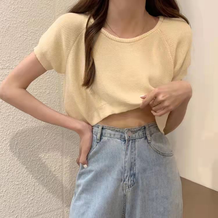 Short open navel top, bottomed shirt, wearing the new thin knitted short sleeved sweater in summer 2022, female
