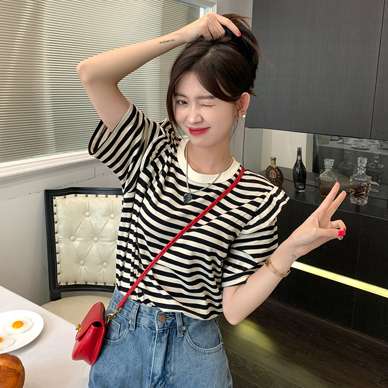 Summer striped short sleeved T-shirt women's loose chic design sense, niche inside with chic top m-4xl200 Jin