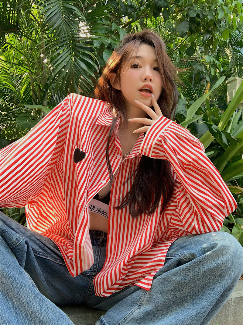Real price Korean love embroidery long sleeved shirt loose medium length lower body missing Lapel striped shirt