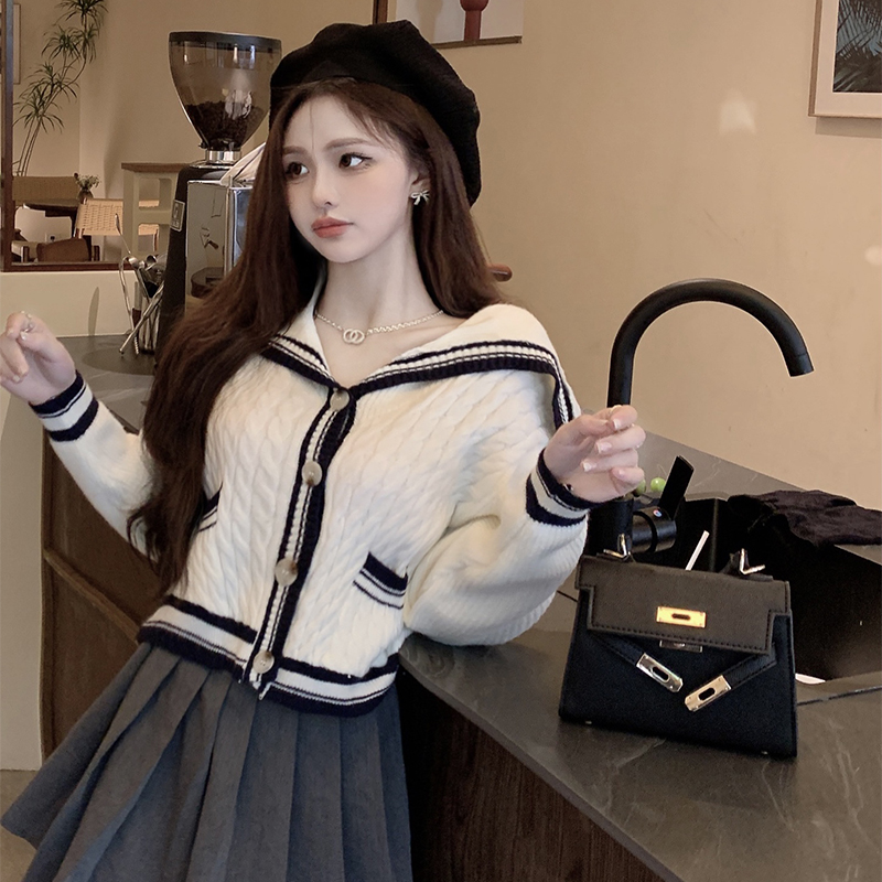 Real shot Xiaoxiangfeng white knitted cardigan female retro navy collar short cashmere sweater jacket female