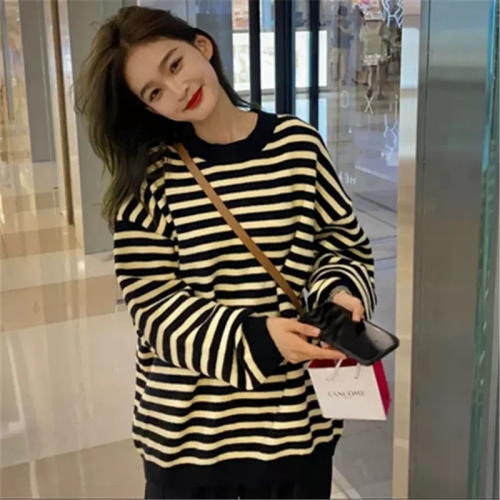 Autumn and winter Korean style fashion striped round neck long-sleeved sweater women's design sense niche loose and lazy wind knitted sweater top