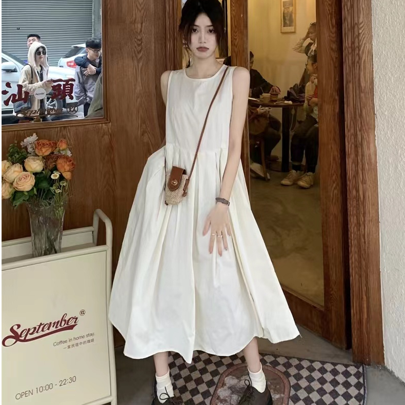 Sleeveless vest dress women's summer 2023 new French apricot waist slimming mid-length fluffy swing skirt