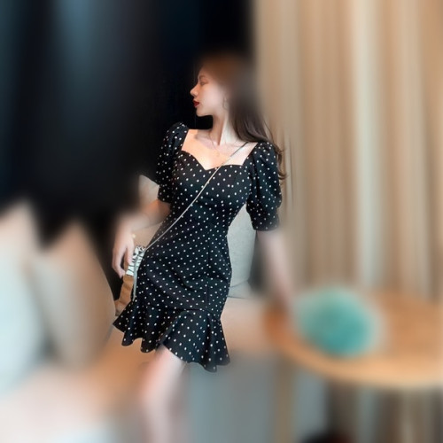2022 summer Korean version new retro wave point dress women's French slim slim A-line V-neck bubble sleeve skirt