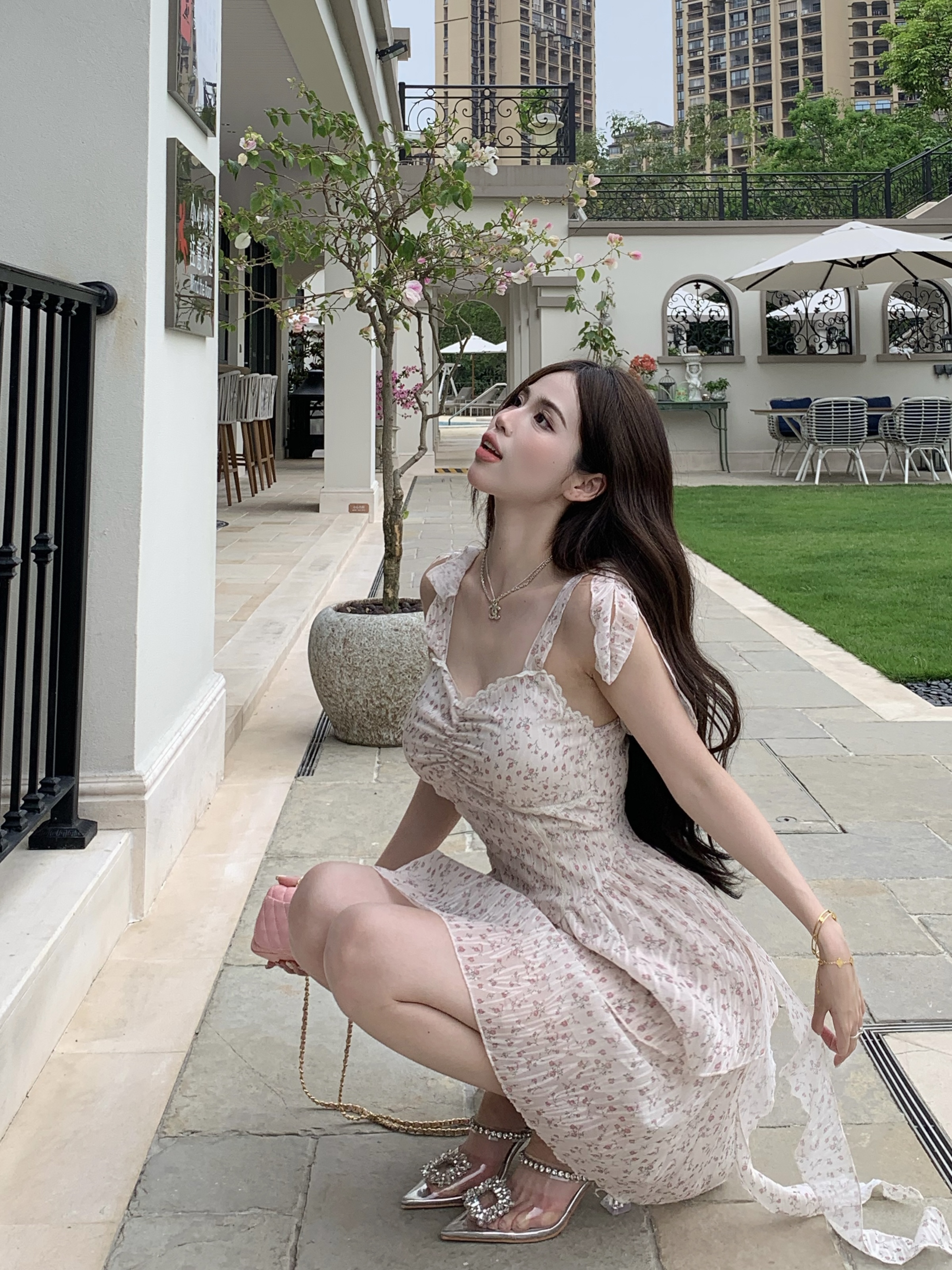 Real shot!  Retro floral temperament suspender dress with waist slimming irregular skirt holiday skirt