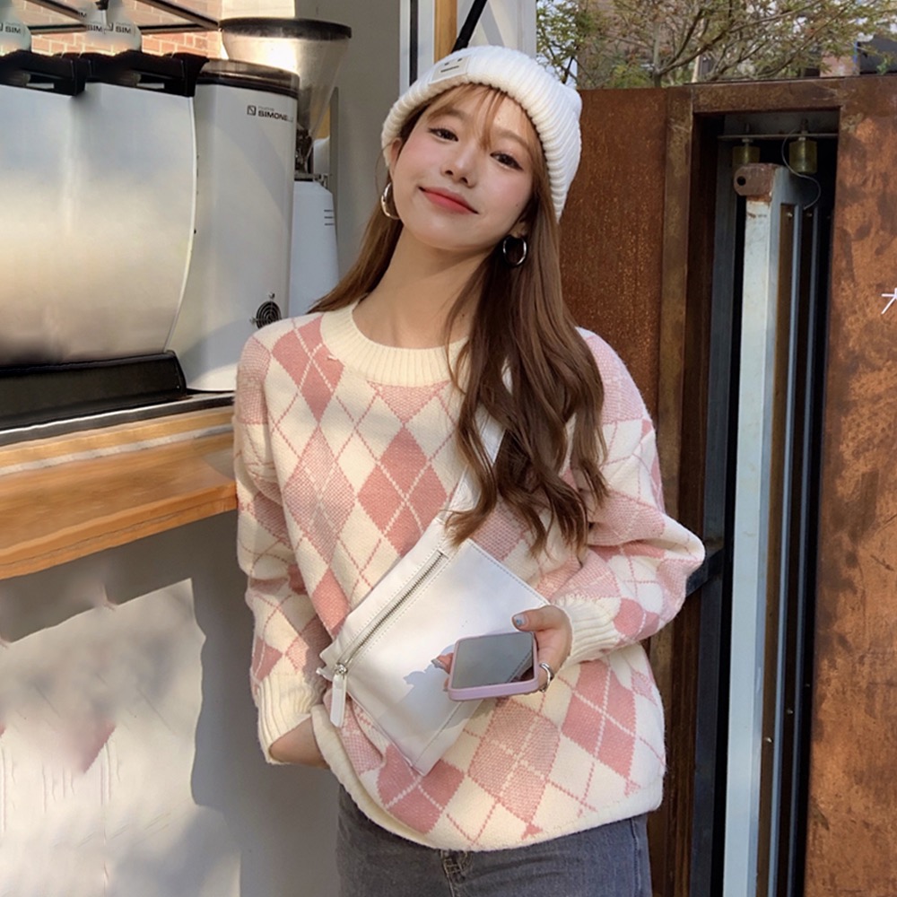 Wear loose sweater outside. Women's autumn and winter new Korean color contrast diamond lattice Pullover Sweater round neck long sleeve top fashion