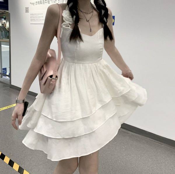 White dress women's summer first love skirt design feeling fluffy cake skirt waist new suspender skirt temperament small skirt