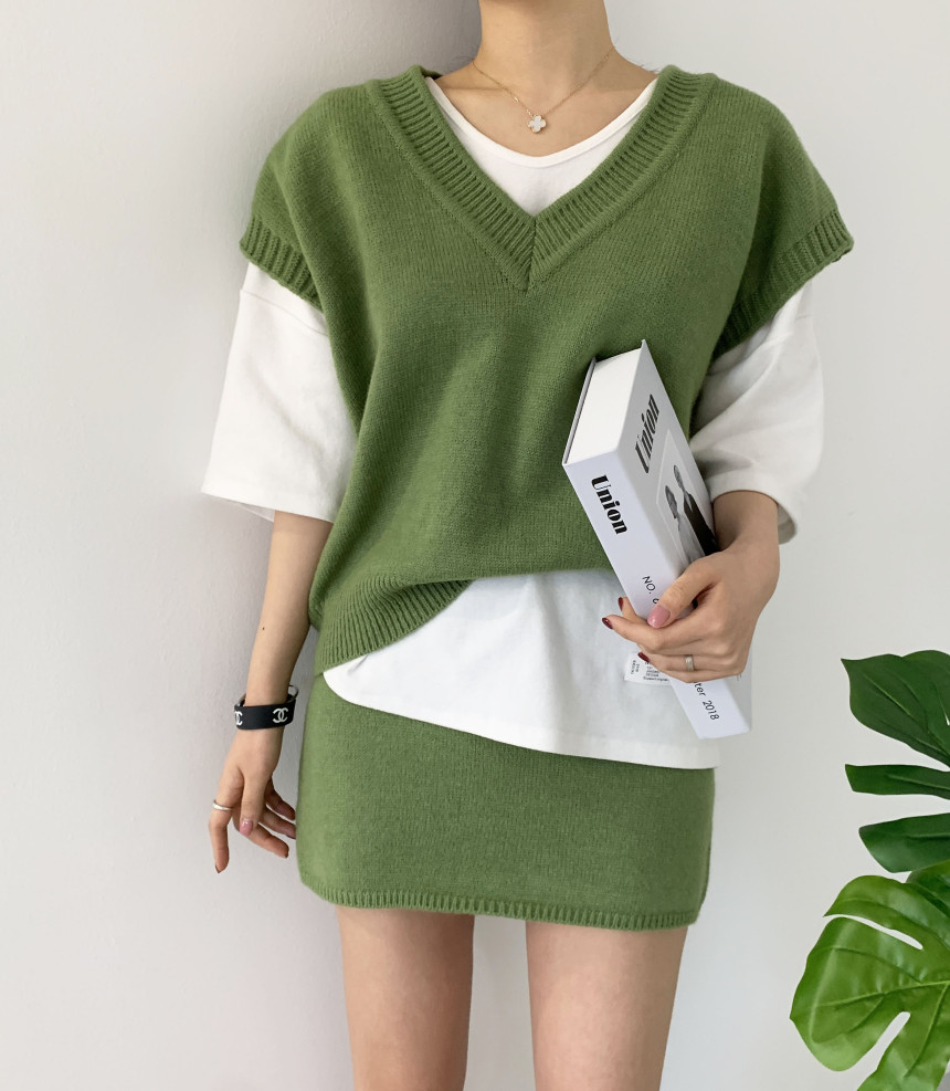 Age reducing and leisure collar loose knitted vest short skirt suit two piece set