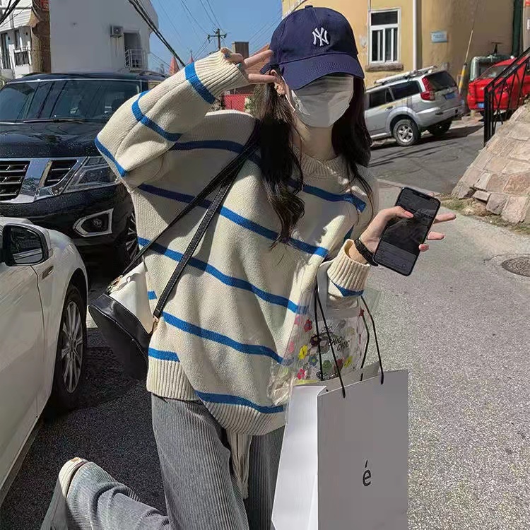 Autumn and winter New Retro age reduction lazy wind stripe sweater female student Korean version loose and thin Hong Kong style sweater fashion