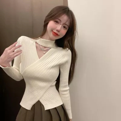 Sexy cross v-neck halter neck knitted bottoming shirt women's design sense niche white sweater in early spring with a trendy top