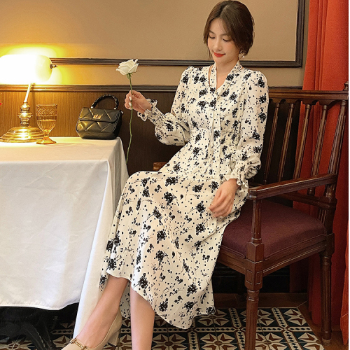 Autumn new waist closing temperament dress women's  fashion foreign style lantern sleeves appear thin over the Knee Skirt