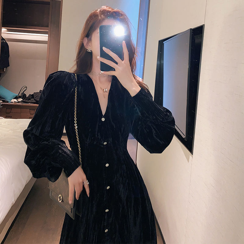 French Vintage Hepburn velvet dress women's autumn and winter small temperament senior design sense of minority light luxury skirt