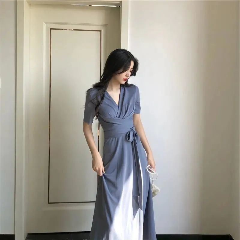 European station 2023 new women's French retro dress mid-length super fairy v-neck waist slimming dress