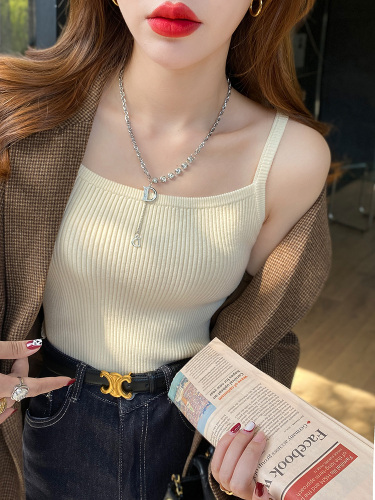 Knitted vest for women in summer wear new white suit with inner strap short base black top