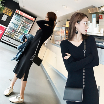 Hepburn little black dress fall / winter 2020 new mid length V-neck slim knit long sleeve dress women's skirt
