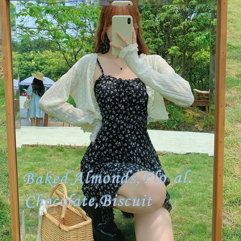 Real shooting ~ lace cardigan + small broken flower medium and long suspender dress two-piece set