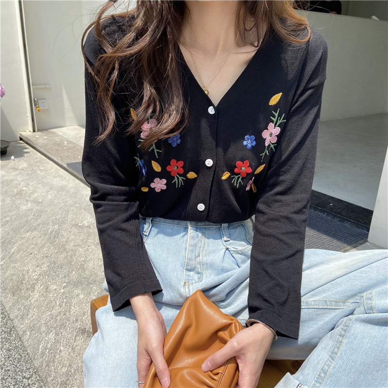 Real shot real price early spring Korean Vintage loose flower embroidery cardigan long sleeve sunscreen sweater
