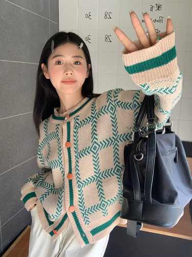 Real shot real price sweater women's autumn and winter new Hong Kong flavor retro chic lazy knitted cardigan jacket